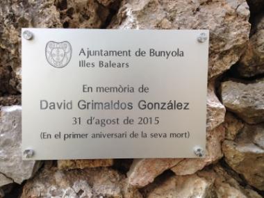 Vandalisme al cementiri