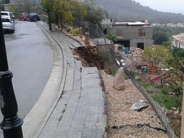 La pluja provoca un despreniment al camí de ca s'Hereu
