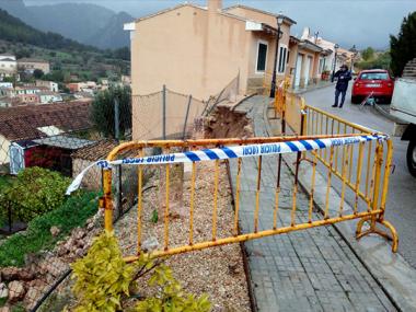 La pluja provoca un despreniment al camí de ca s'Hereu