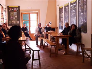 Xerrada a Orient. Exposició sobre la gestió del fems