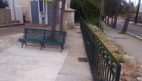 Instal·lades les baranes al carrer d'Orient i al Garrigó