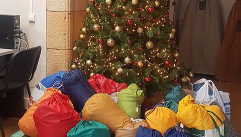 30 sacs de dormir per a persones sense sostre