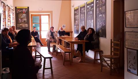 Xerrada a Orient. Exposició sobre la gestió del fems