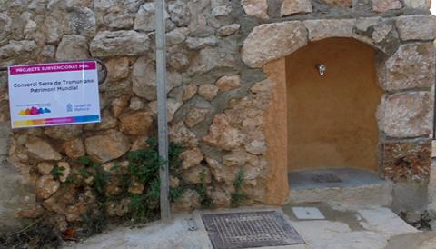 Restauració d'un marge i d'una font