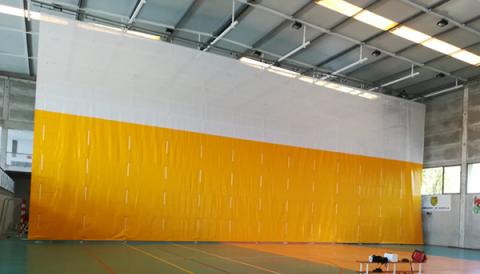 Instal·lades les cortines del Poliesportiu