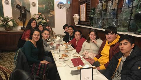 Joves de Bunyola fan una sortida a Palma amb l'educadora social
